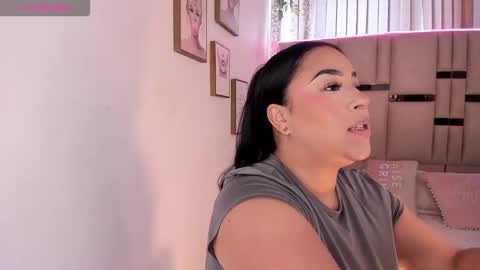 zoey thommpson online show from November 3, 2025, 7:48 pm