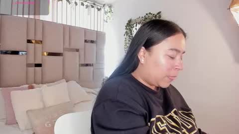 zoey thommpson online show from January 11, 2026, 1:27 pm