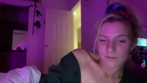 Zoeydanner online show from December 20, 2024, 1:58 am