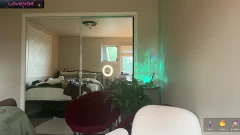 Zoeydanner online show from January 7, 2025, 8:52 pm