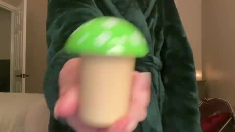 Zoeydanner online show from February 5, 2025, 4:27 am