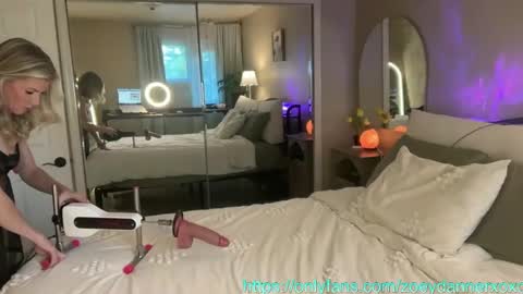 Zoeydanner online show from October 22, 2025, 11:15 pm