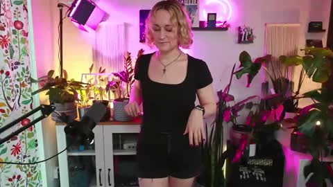 Zoey Ryan online show from December 15, 2025, 5:06 pm