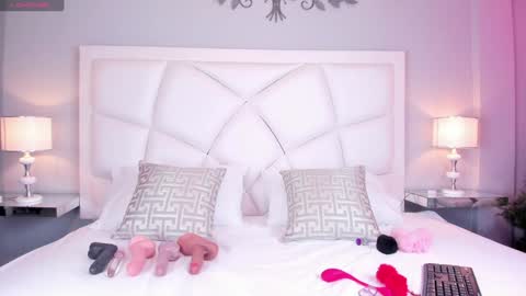 Z O E online show from February 7, 2025, 11:56 am