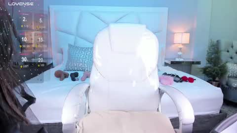 Z O E online show from March 4, 2025, 11:51 am