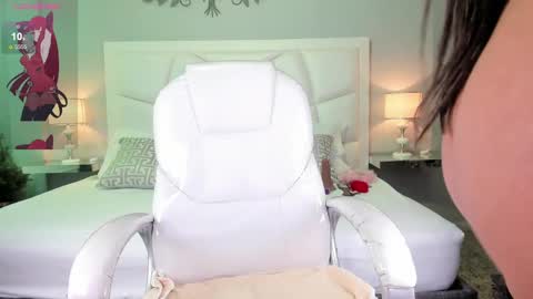 Z O E online show from March 6, 2025, 11:47 am