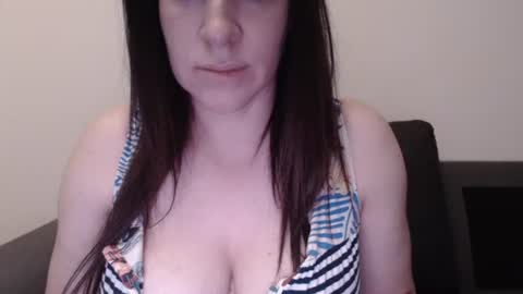 zoibee online show from November 14, 2025, 9:24 pm