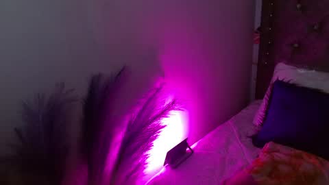 Sam Make me wet please  online show from April 15, 2026, 9:15 pm