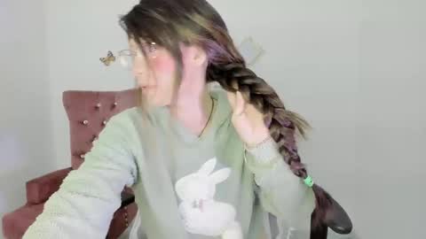 Alicie online show from November 19, 2025, 5:07 am