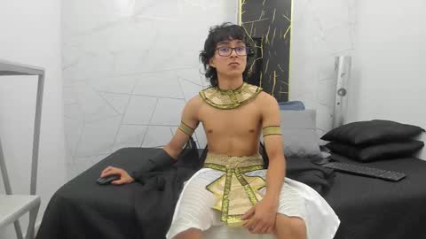     online show from October 21, 2025, 7:36 pm