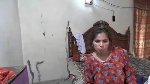 zoyakhan803 online show from May 14, 2026, 7:37 am