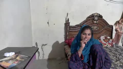 zoyakhan803 online show from May 24, 2026, 10:37 pm