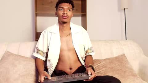 Snapshot of zuluflame chatting on October 17, 2025, 9:39 pm Marcelo Torres online show from October 17, 2025, 9:39 pm