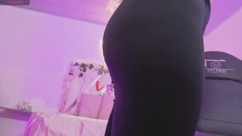 ZURY   online show from November 26, 2025, 11:33 am