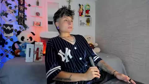 Zury Ramirez online show from October 22, 2025, 9:36 pm