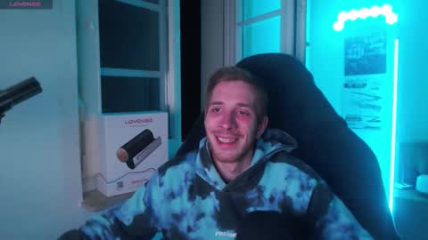 Zuzmoe online show from December 3, 2025, 9:46 pm