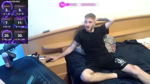 Zuzmoe online show from December 21, 2025, 10:17 pm