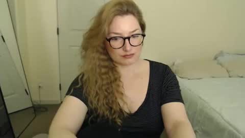 Snapshot of zuzuclaire chatting on May 1, 2026, 8:46 pm Carly online show from May 1, 2026, 8:46 pm