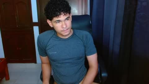 Snapshot of zyrosxk chatting on April 26, 2026, 12:36 pm antonio felipe online show from April 26, 2026, 12:36 pm