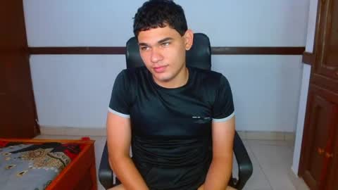 Snapshot of zyrosxk chatting on May 18, 2026, 7:47 am antonio felipe online show from May 18, 2026, 7:47 am