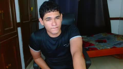 Snapshot of zyrosxk chatting on June 3, 2026, 12:02 am antonio felipe online show from June 3, 2026, 12:02 am