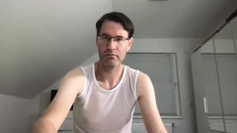 Snapshot of zzz123_cam chatting on October 19, 2025, 3:12 pm zzz123_cam online show from October 19, 2025, 3:12 pm