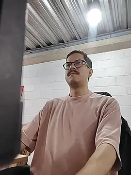 Snapshot of AndyHepburn chatting on October 17, 2025, 1:46 pm AndyHepburn online show from October 17, 2025, 1:46 pm