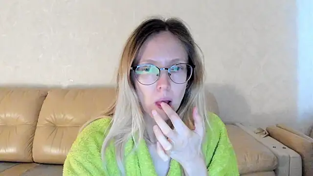 angelmommu online show from February 25, 2025, 5:08 am