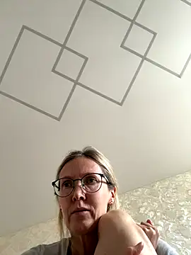 angelmommu online show from November 14, 2025, 10:03 am