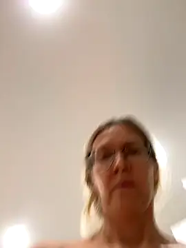 angelmommu online show from November 19, 2025, 4:29 pm