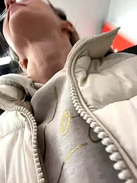 angelmommu online show from November 26, 2025, 11:00 am