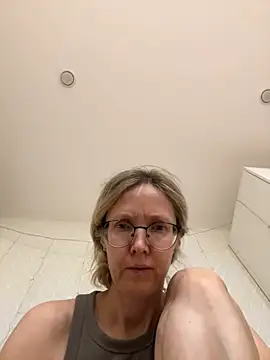 angelmommu online show from February 18, 2026, 9:16 am