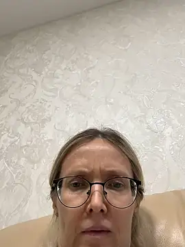 angelmommu online show from April 7, 2026, 10:59 am