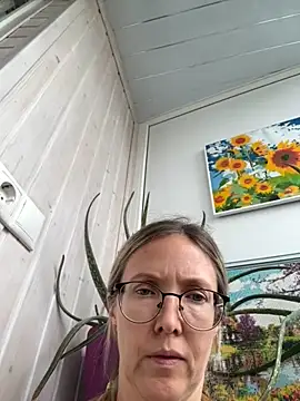 angelmommu online show from June 11, 2026, 4:32 am