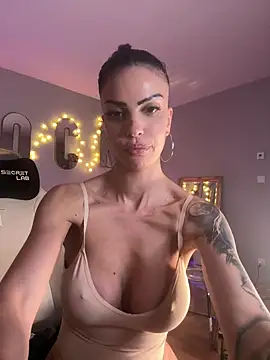 Helena Karel online show from February 8, 2025, 7:27 pm