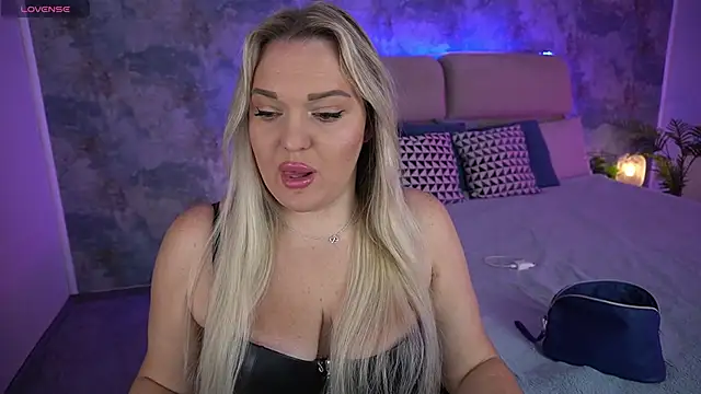 Snapshot of MissyMartinez chatting on December 13, 2024, 7:58 am MissyMartinez online show from December 13, 2024, 7:58 am