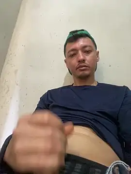 alexsandropllt online show from May 7, 2026, 3:17 pm