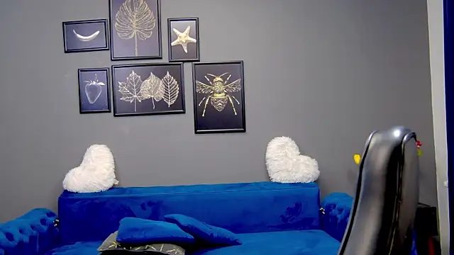 Katewalker  online show from March 13, 2025, 9:16 pm