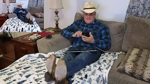 Foxhunt99 online show from December 2, 2024, 2:09 am