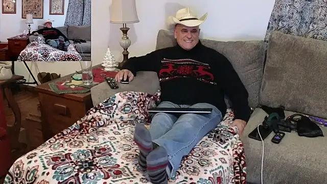 Foxhunt99 online show from December 19, 2024, 3:18 am