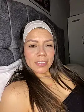 martina contreras online show from February 9, 2026, 4:05 am