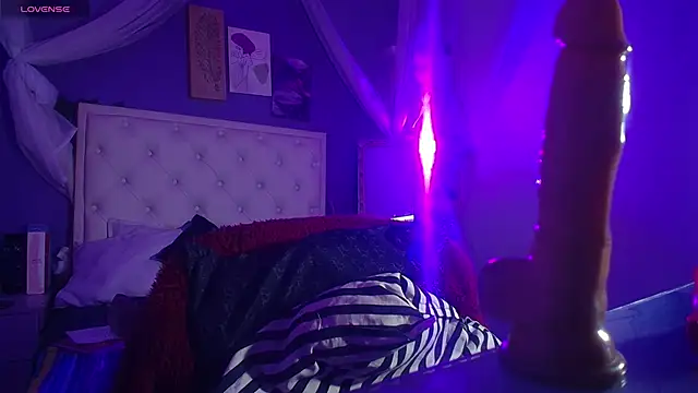 Snapshot of samanthaanderson_ chatting on December 13, 2024, 5:43 pm samanthaanderson  online show from December 13, 2024, 5:43 pm