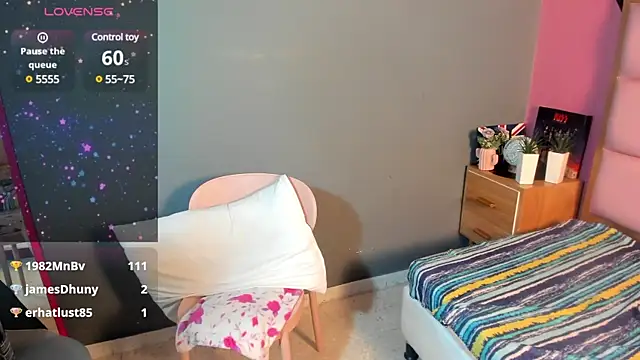 Snapshot of samanthaanderson_ chatting on February 5, 2025, 10:12 pm samanthaanderson  online show from February 5, 2025, 10:12 pm