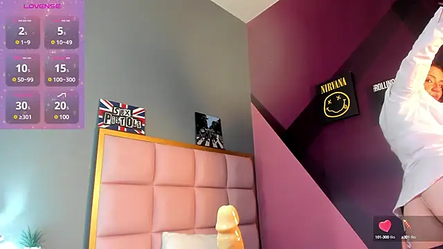 Snapshot of samanthaanderson_ chatting on February 11, 2025, 8:31 pm samanthaanderson  online show from February 11, 2025, 8:31 pm