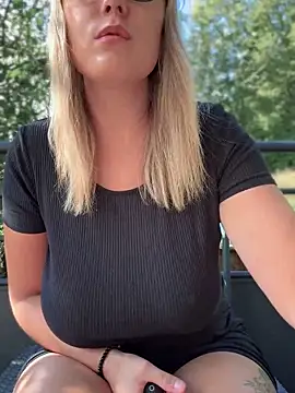 Leanymphoo online show from September 27, 2025, 9:36 am