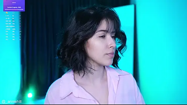 Snapshot of anniehillofficial chatting on March 5, 2025, 9:04 pm anniehillofficial online show from March 5, 2025, 9:04 pm