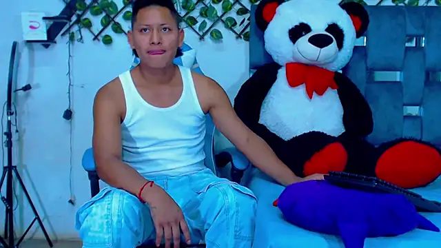 Hakim prettynigg online show from April 2, 2026, 10:07 pm