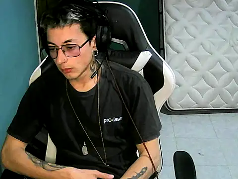 Snapshot of Jughead_16 chatting on October 1, 2025, 5:02 am Jughead 16 online show from October 1, 2025, 5:02 am