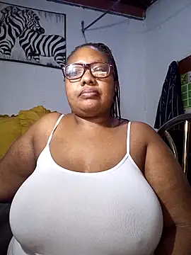 Snapshot of YELLOW_BONE chatting on May 1, 2026, 8:24 pm YELLOW BONE online show from May 1, 2026, 8:24 pm