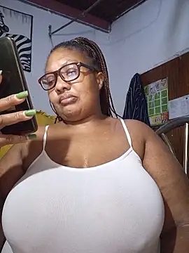 Snapshot of YELLOW_BONE chatting on May 14, 2026, 11:22 pm YELLOW BONE online show from May 14, 2026, 11:22 pm